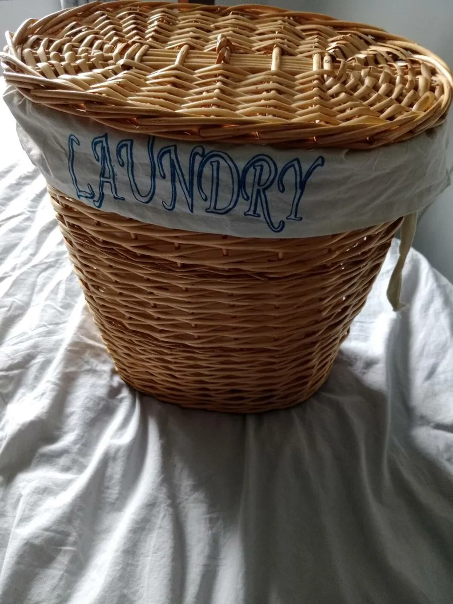 Wicker basket for laundry - Image 1