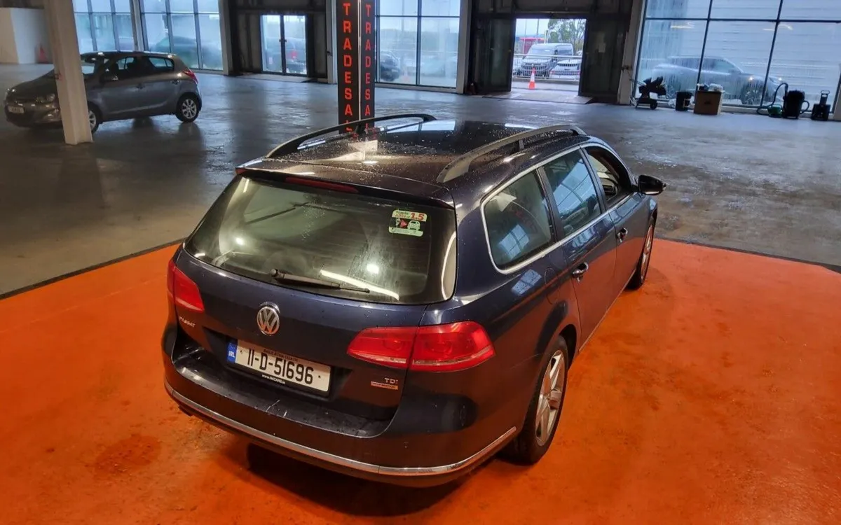 Volkswagen Passat 1.6 TDI TRENDLINE BLUEMOTION TEC - Image 2