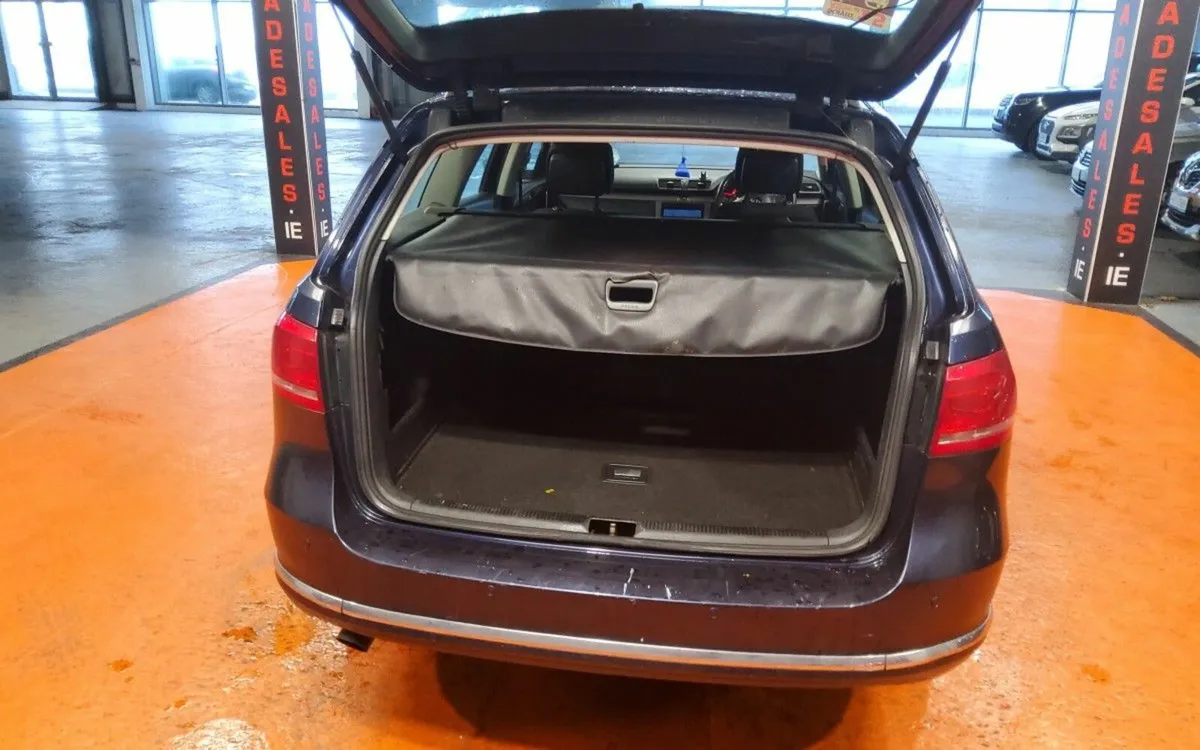 Volkswagen Passat 1.6 TDI TRENDLINE BLUEMOTION TEC - Image 4