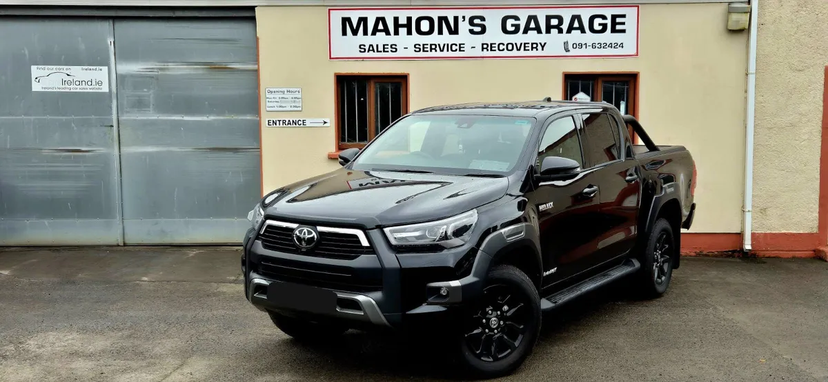 Toyota Hilux 2025 2.8 AUTO INVINCIBLE X 201BHP - Image 2