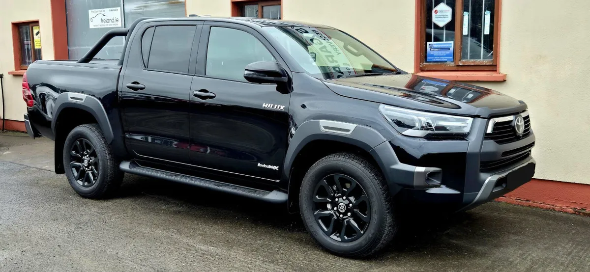 Toyota Hilux 2025 2.8 AUTO INVINCIBLE X 201BHP - Image 4