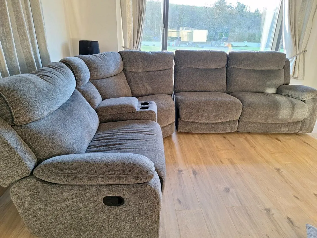 Recling corner couch - Image 1