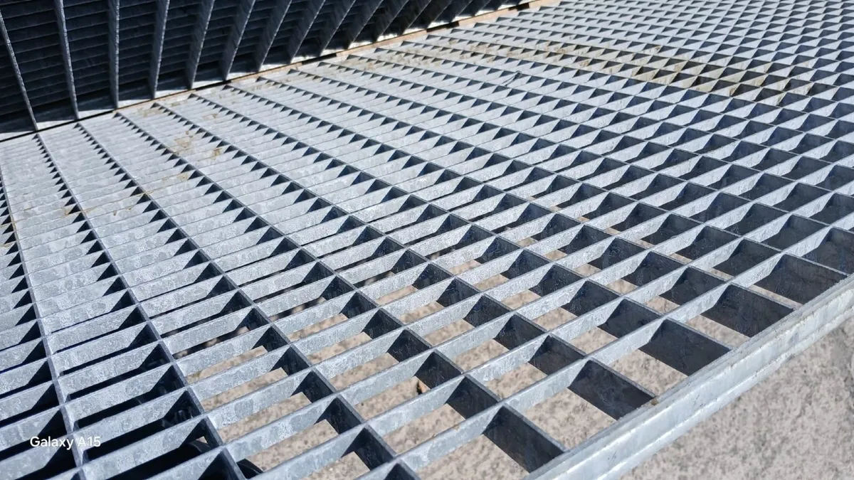 Galvanised Steel Walkway Flow Forge Grate Panels - Image 2