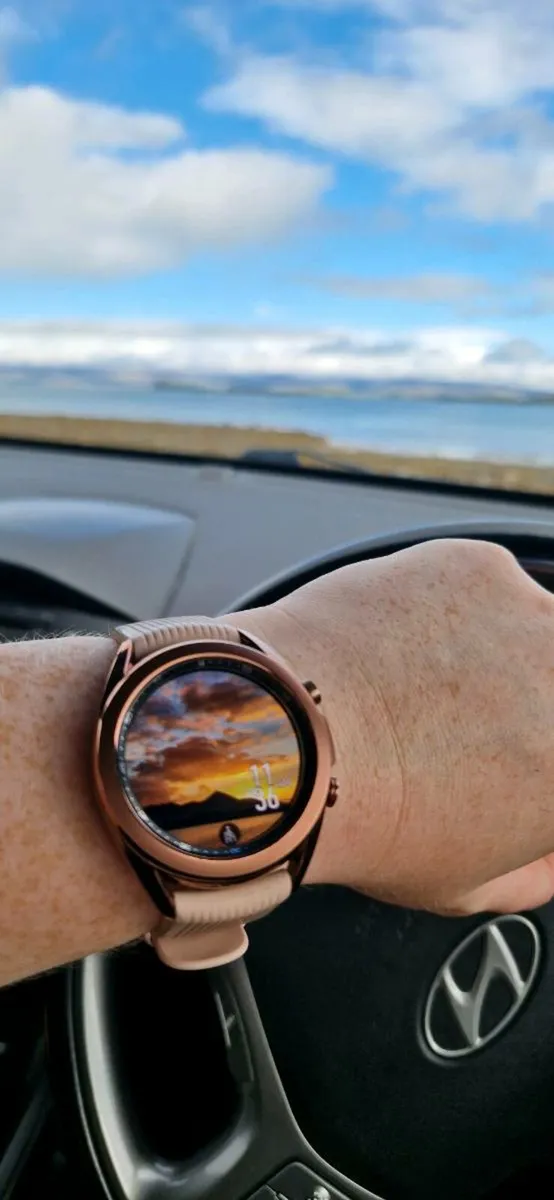 Samsung watch 3 - excellent condition - Image 2
