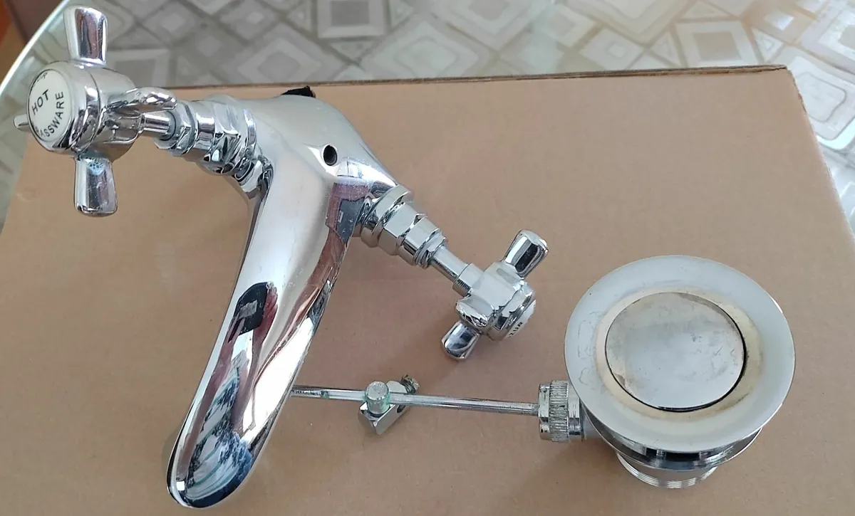 Bathroom Accessories and Fittings - Image 3