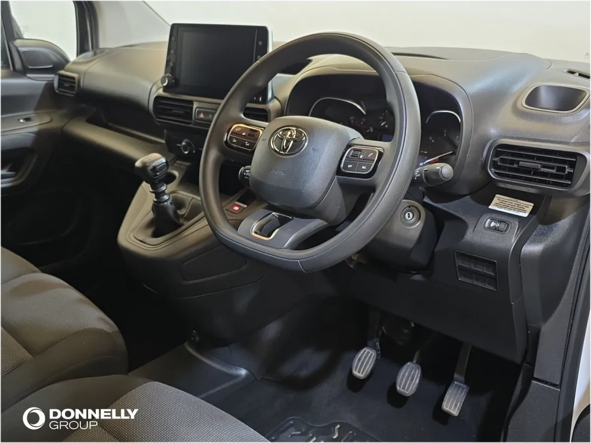 Toyota Proace City L2 Diesel Icon - Image 4