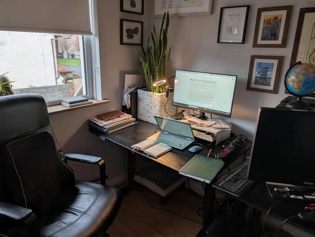 Stand up desk - Image 1