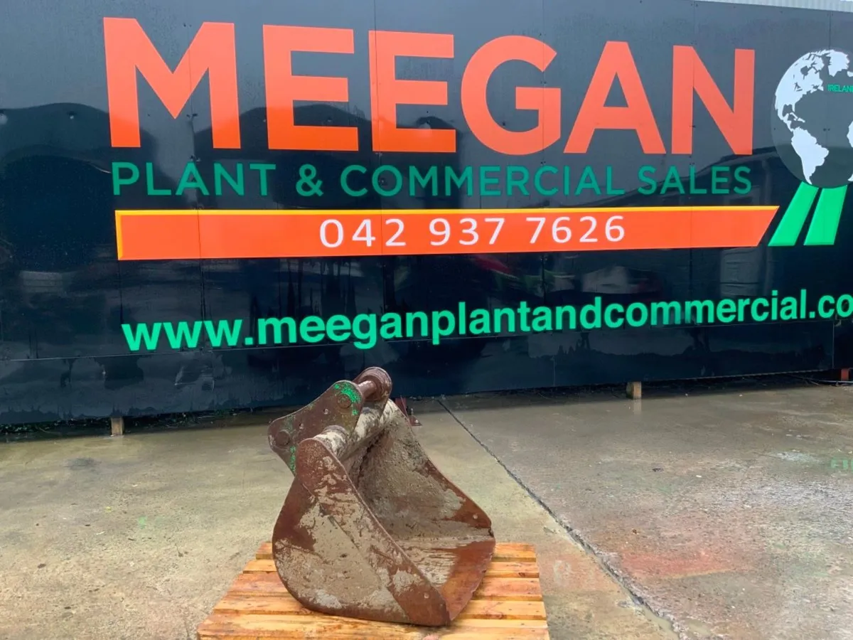 30"  DIGGING BUCKET....60mm PINS.......... - Image 1