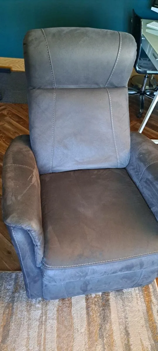 Reclining chair €100 quick sale - Image 1
