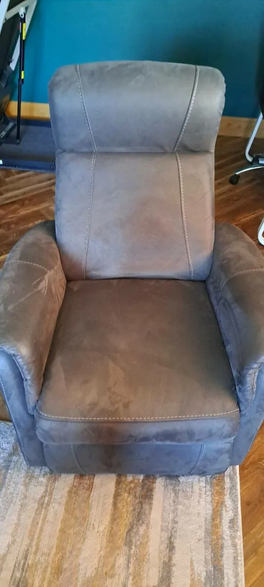 Reclining chair €100 quick sale - Image 2