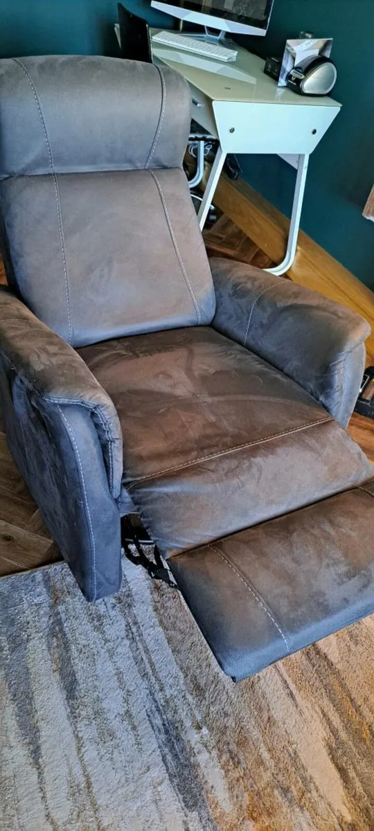Reclining chair €100 quick sale - Image 3