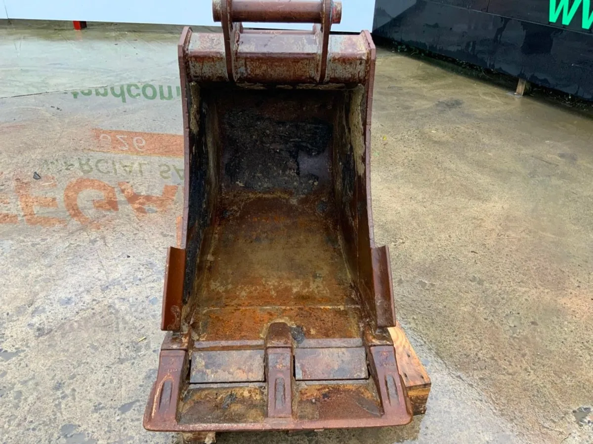 30" EUROFAB BUCKET........65mm PINS.............1 - Image 3