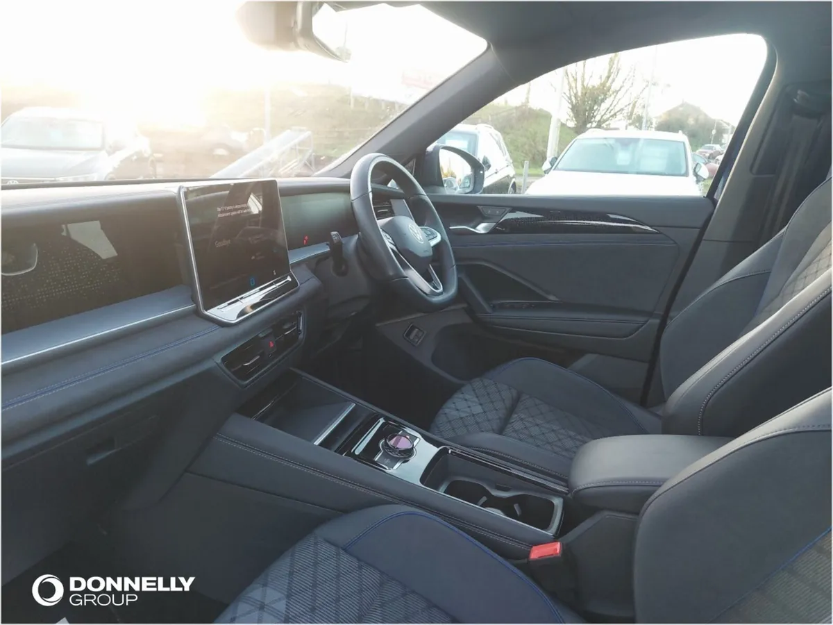 Volkswagen Tayron Estate Special Edition R-Line Ed - Image 2