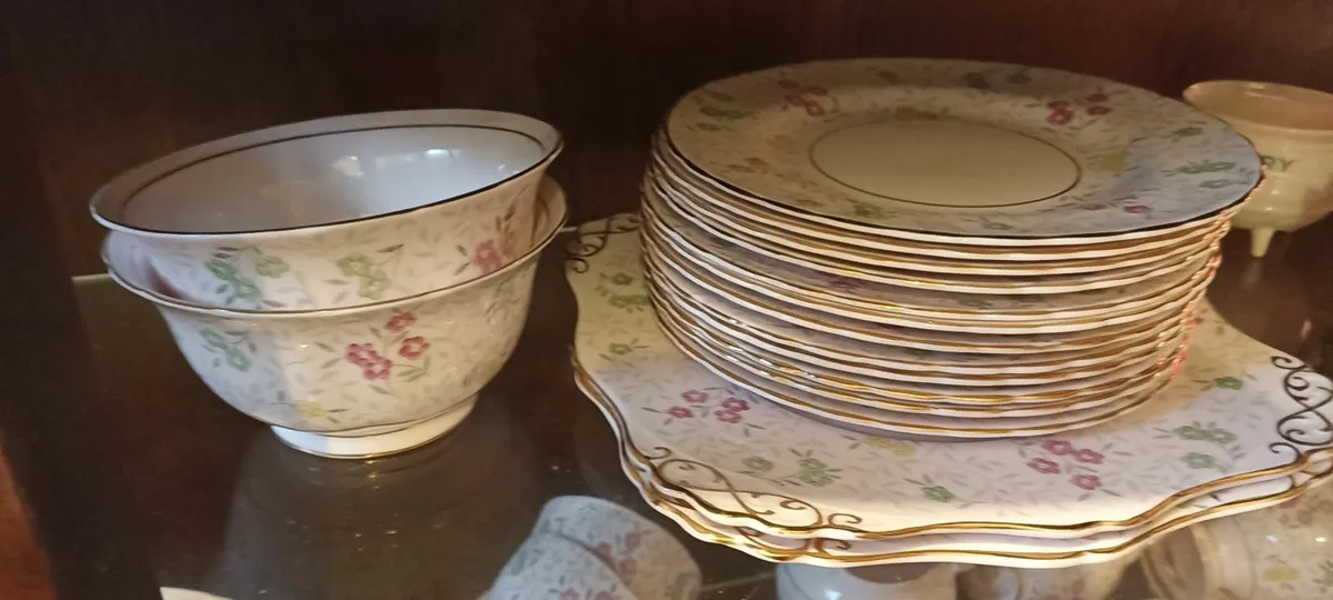 Set of China - Image 4