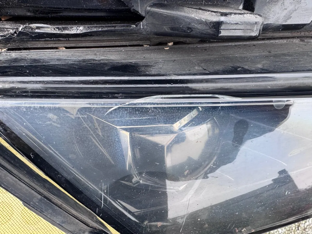 Skoda Kodiaq Headlight For Parts - Image 3