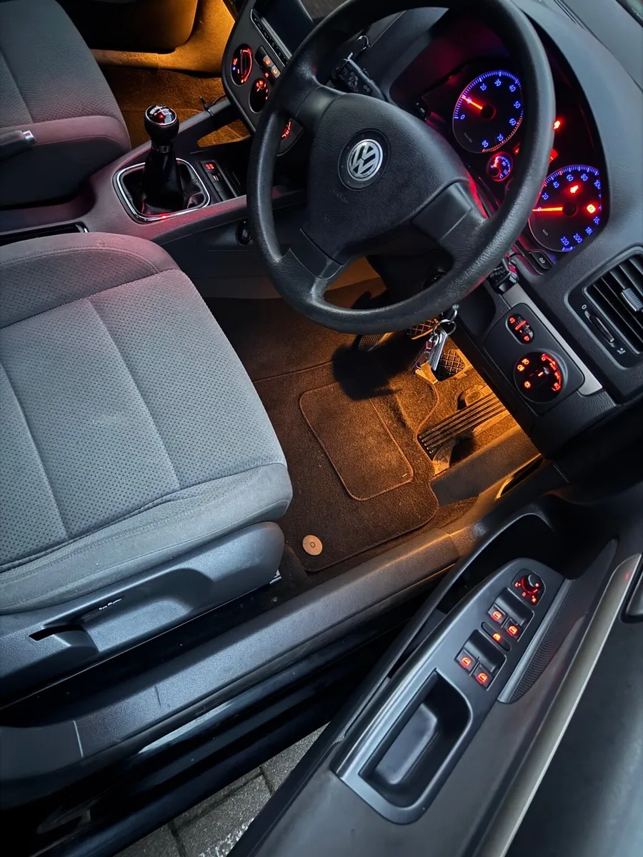 Volkswagen Golf 2008 - Image 2