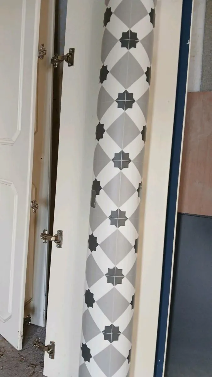 Vinyl Flooring - Image 2