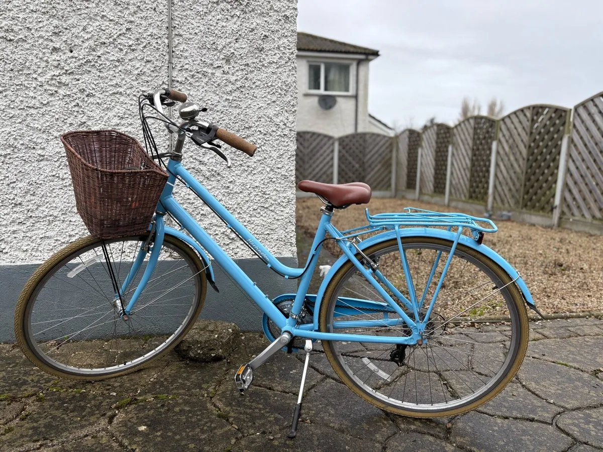 BLUE HARTINGTON CITY BIKE WITH BASKET - Image 1
