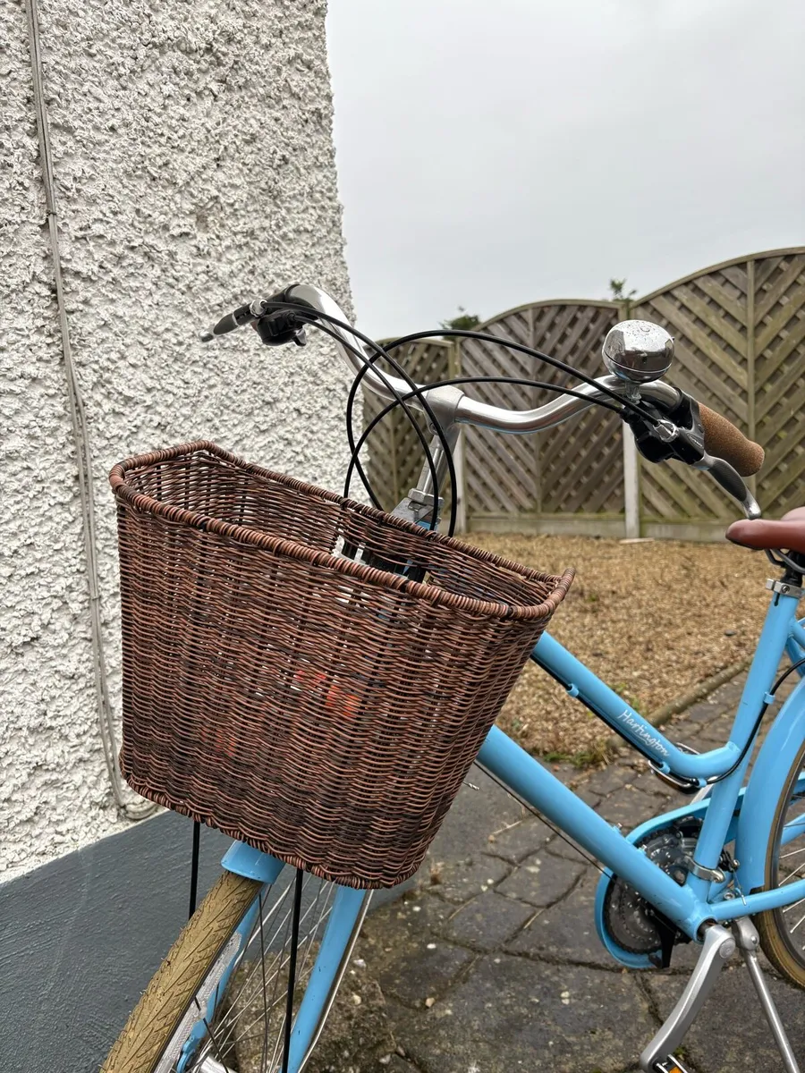 BLUE HARTINGTON CITY BIKE WITH BASKET - Image 2