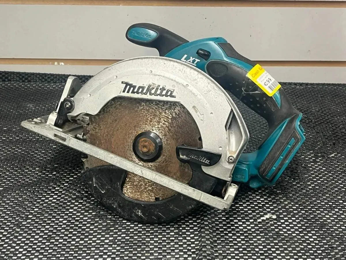 Makita DSS611 Cordless Circle Saw - Image 1
