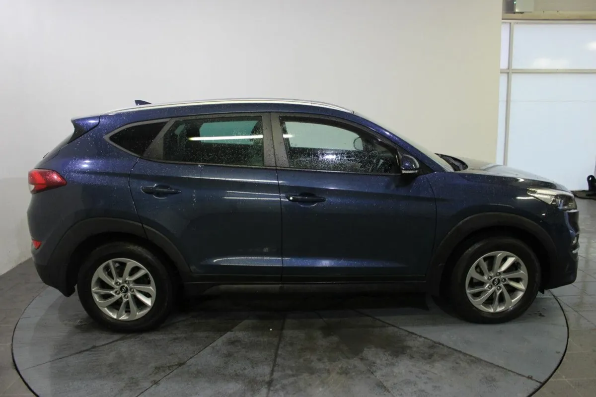 Hyundai Tucson 1.7 Executive 5DR - Image 2
