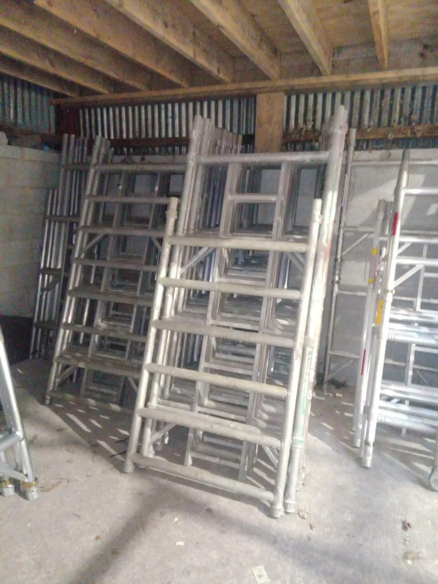 Aluminium scaffolding towers - Image 1