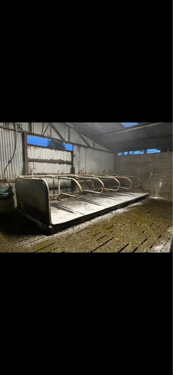 Cubicles and precast beds - Image 2