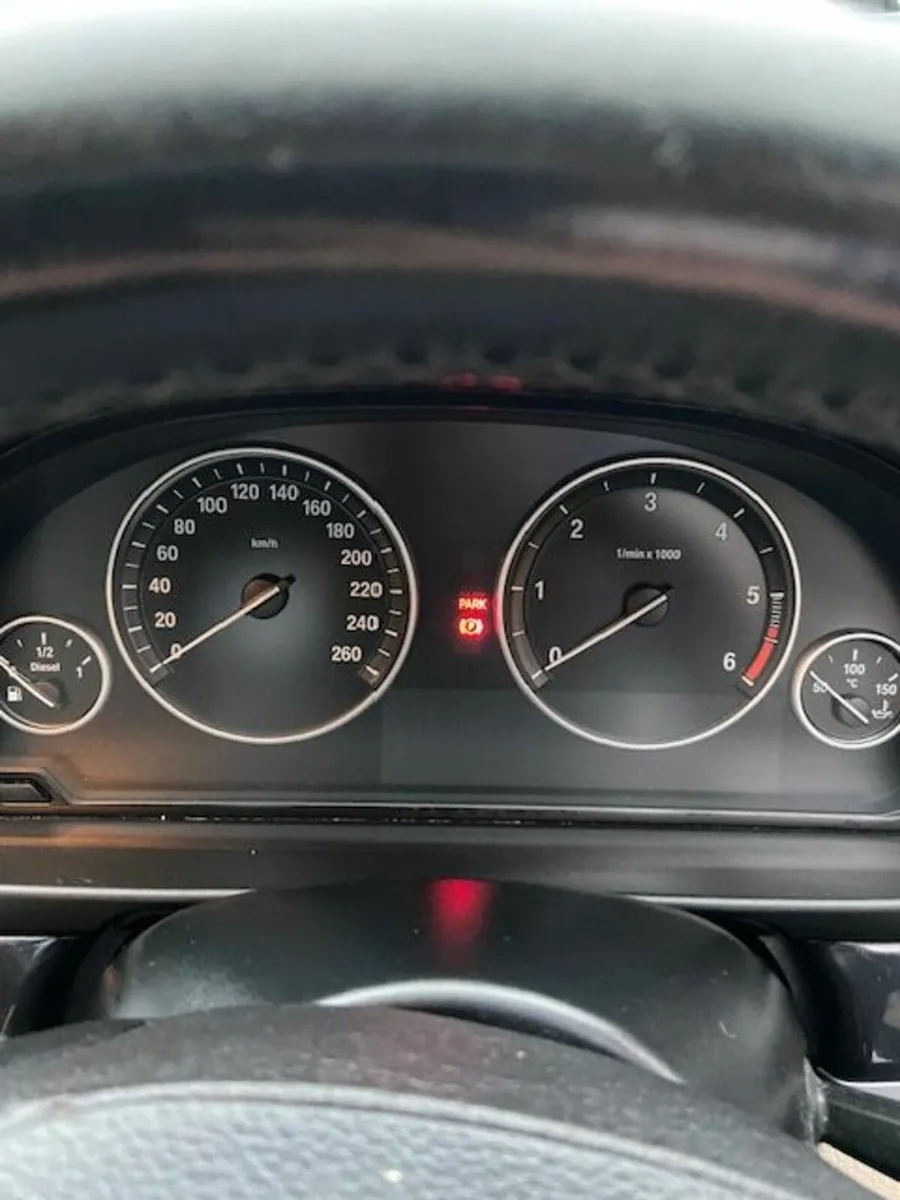 BMW 5-Series 2013 - Image 2