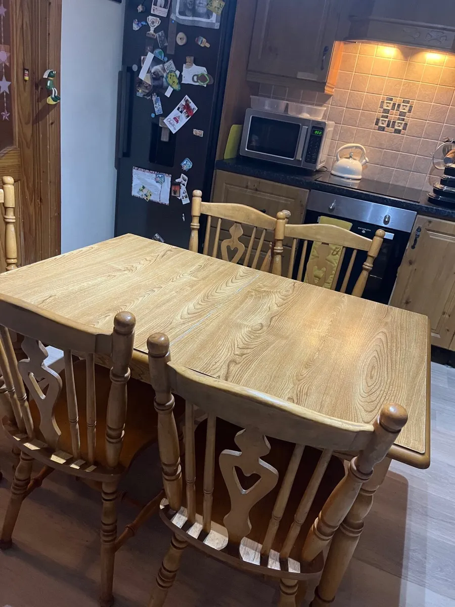 Kitchen table and 6 chairs - Image 1