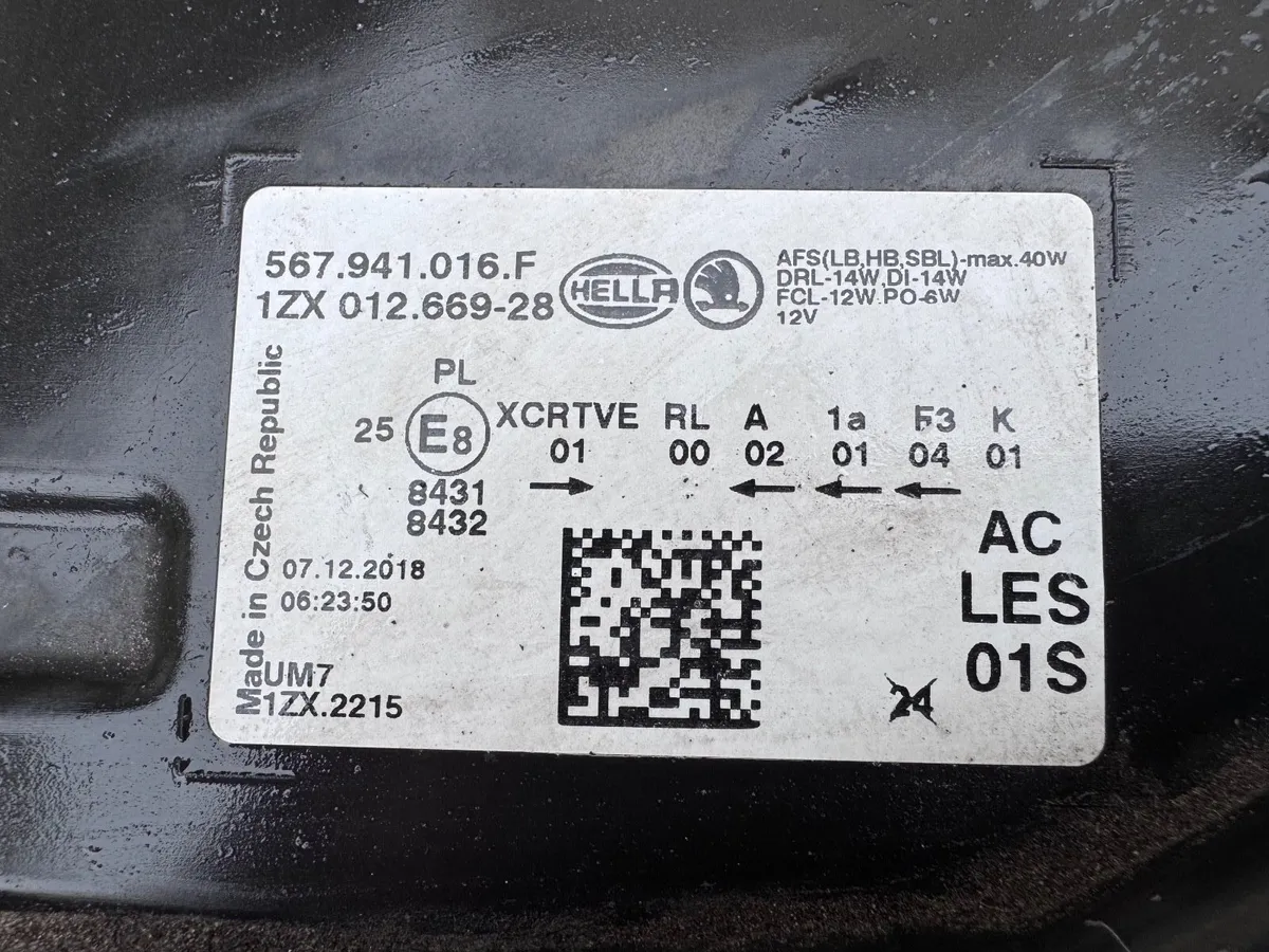 Skoda Kodiaq Headlight For Parts - Image 4