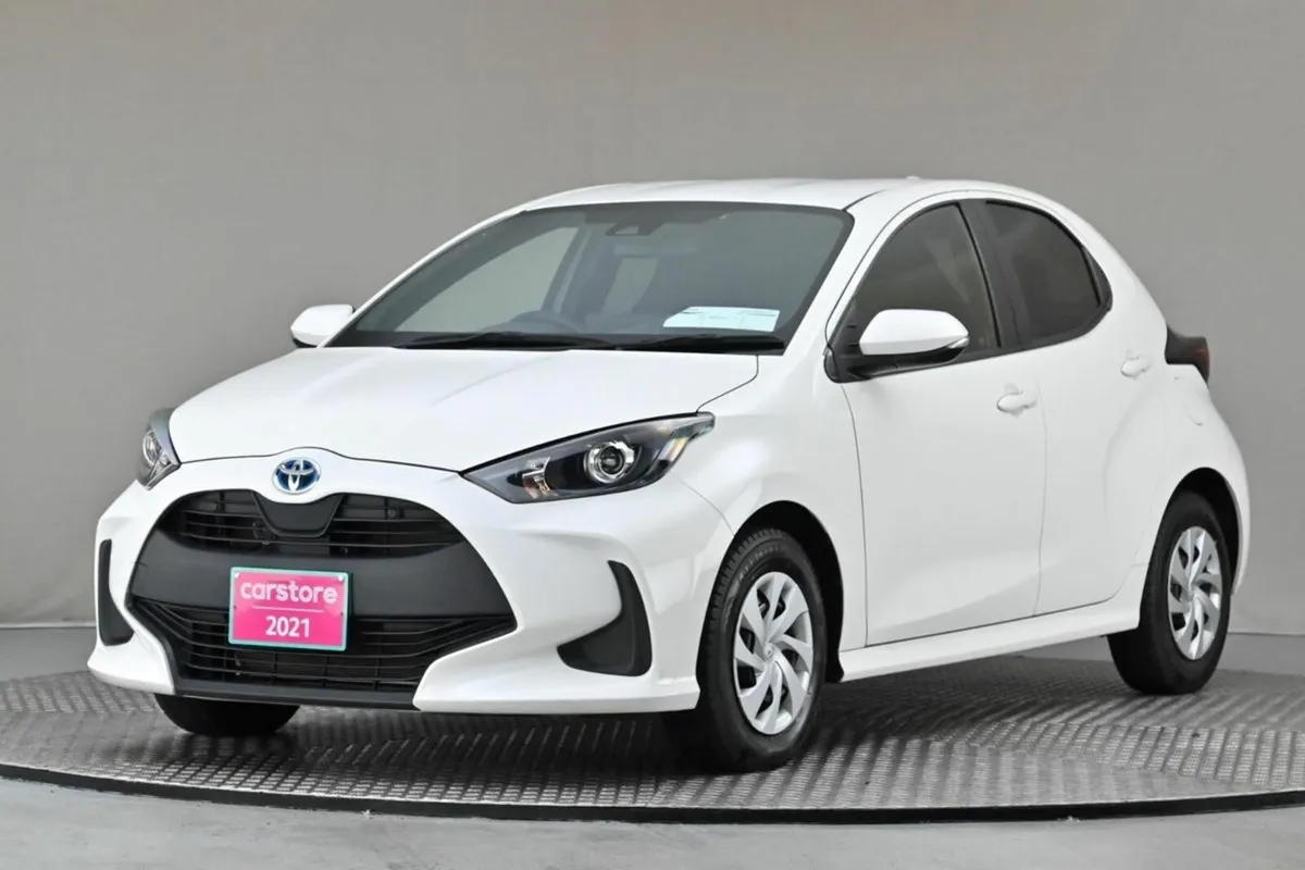 Toyota Yaris 1.5 PETROL HYBRID **9"ANDROID CAR PLA - Image 3