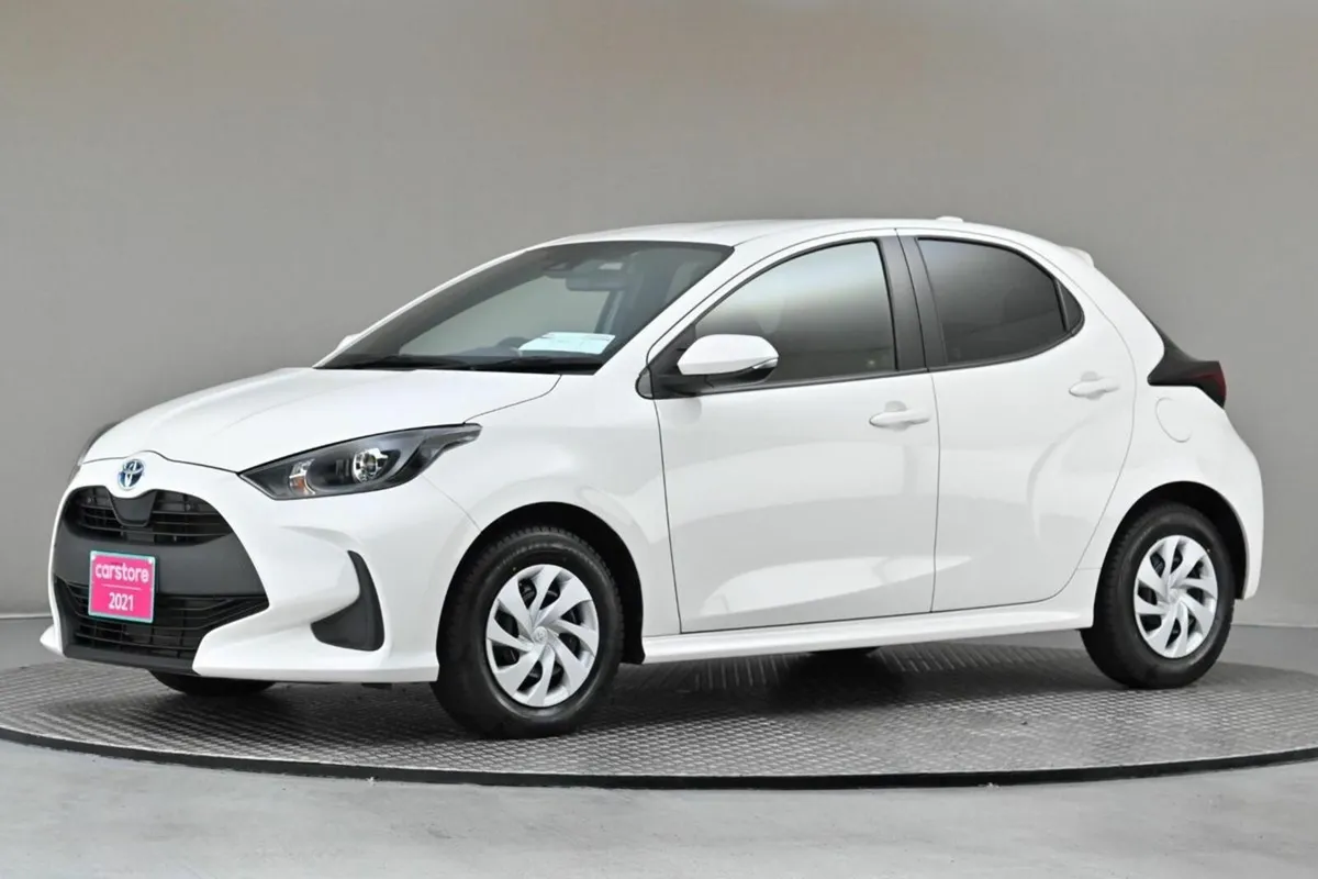 Toyota Yaris 1.5 PETROL HYBRID **9"ANDROID CAR PLA - Image 4