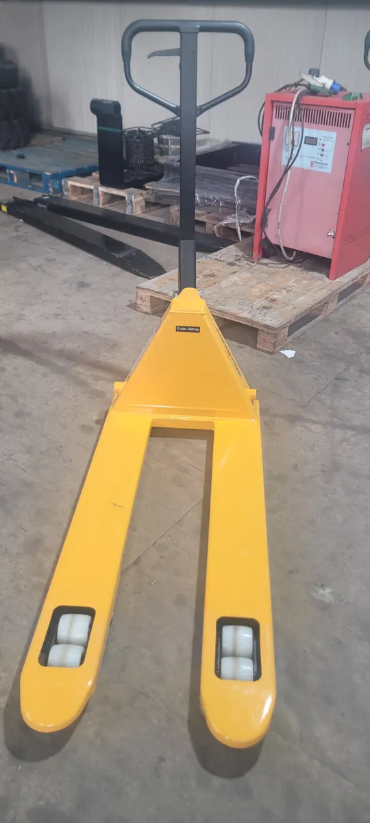 Euro Hand Pallet Trucks - Image 2