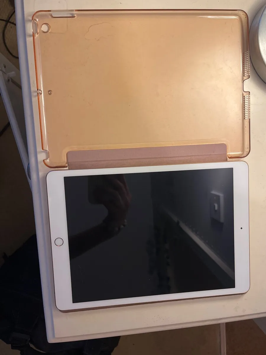 iPad (7th Gen) - Image 1