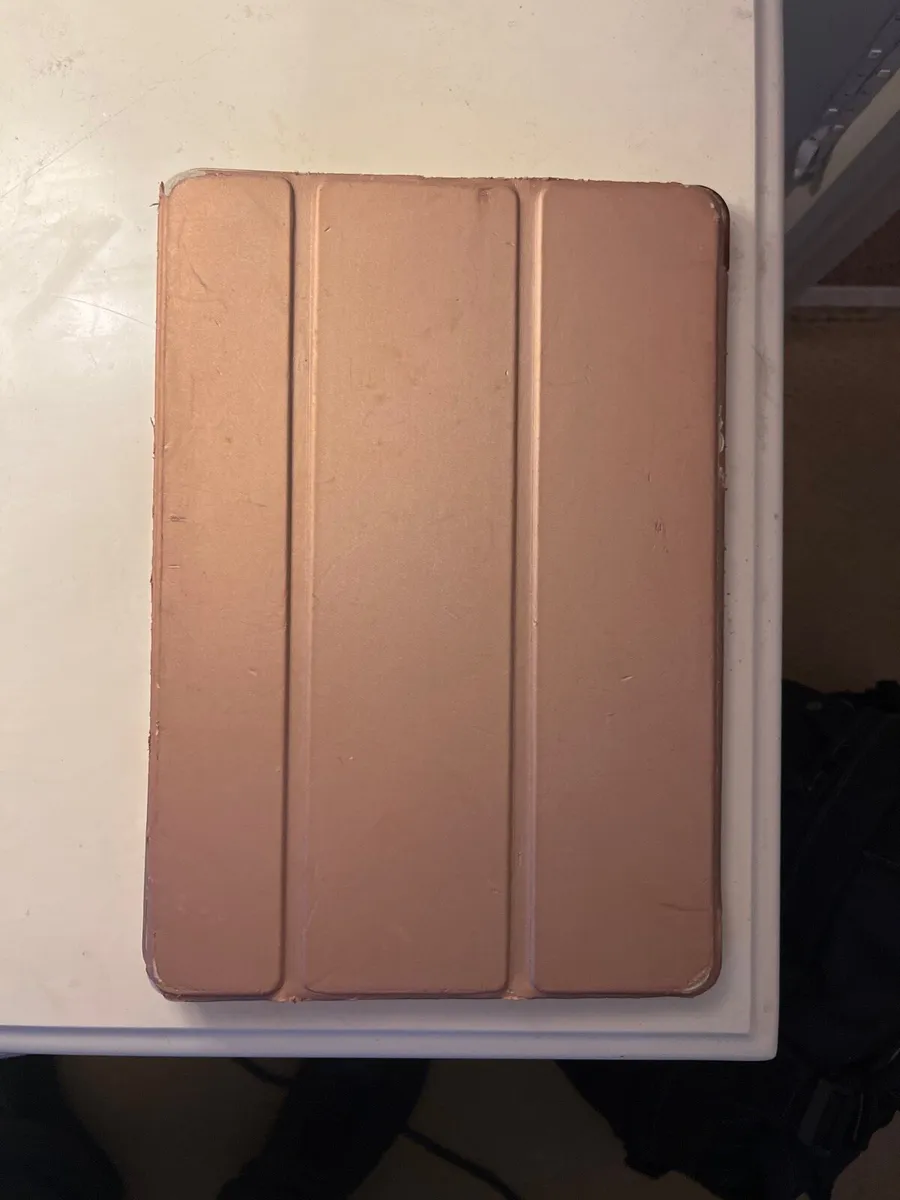 iPad (7th Gen) - Image 3