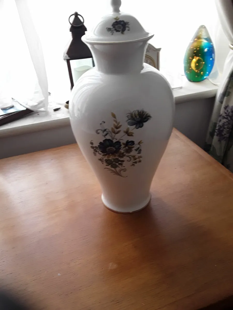 Beautiful large Tara vace - Image 1