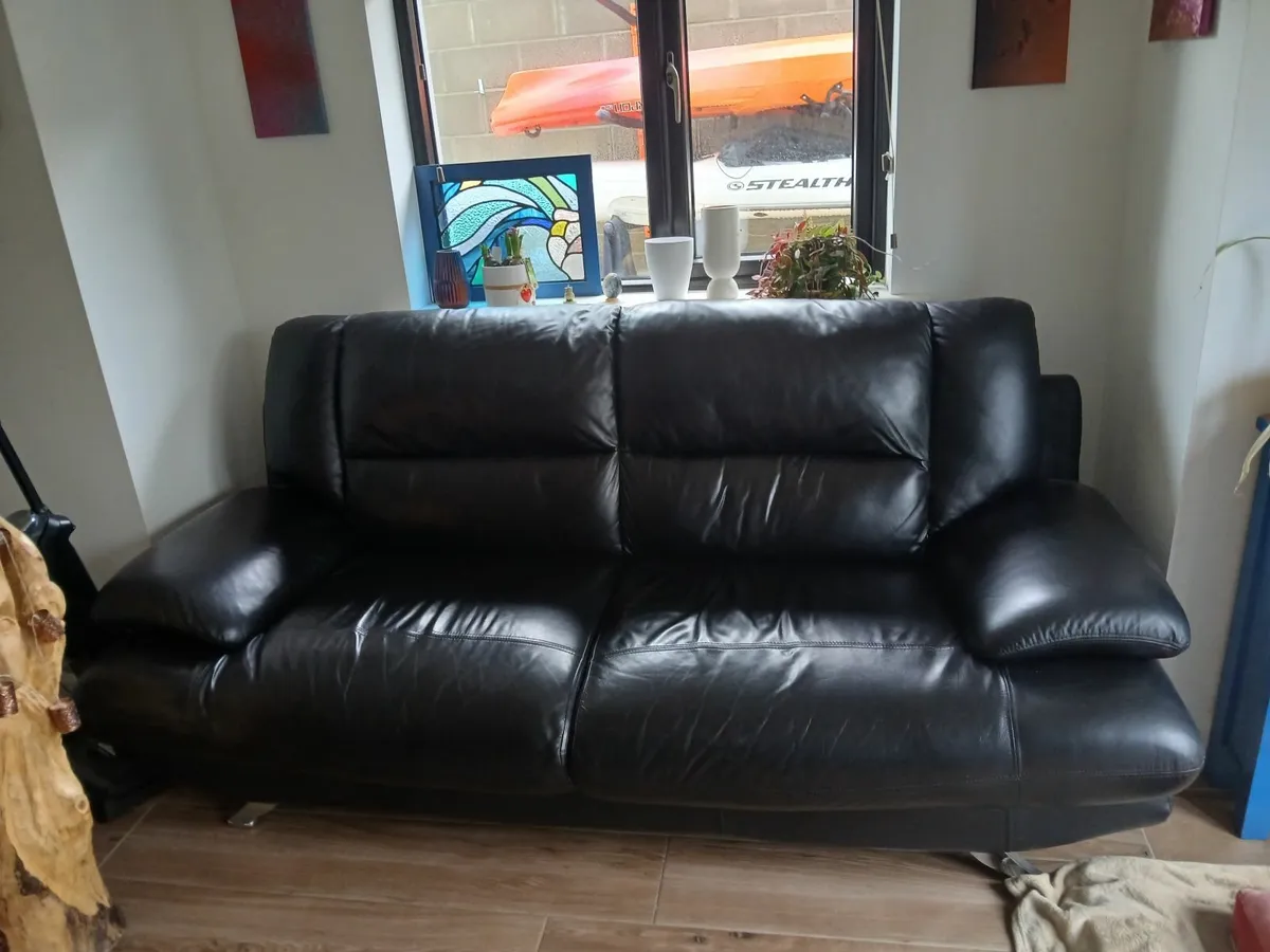 Leather couch - Image 1