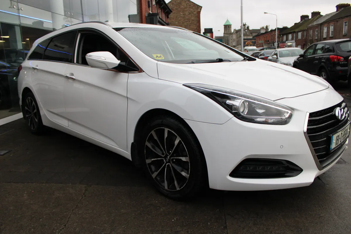 Hyundai i40 1.7 EXECUTIVE ESTATE 2018 *1 OWNER* - Image 2