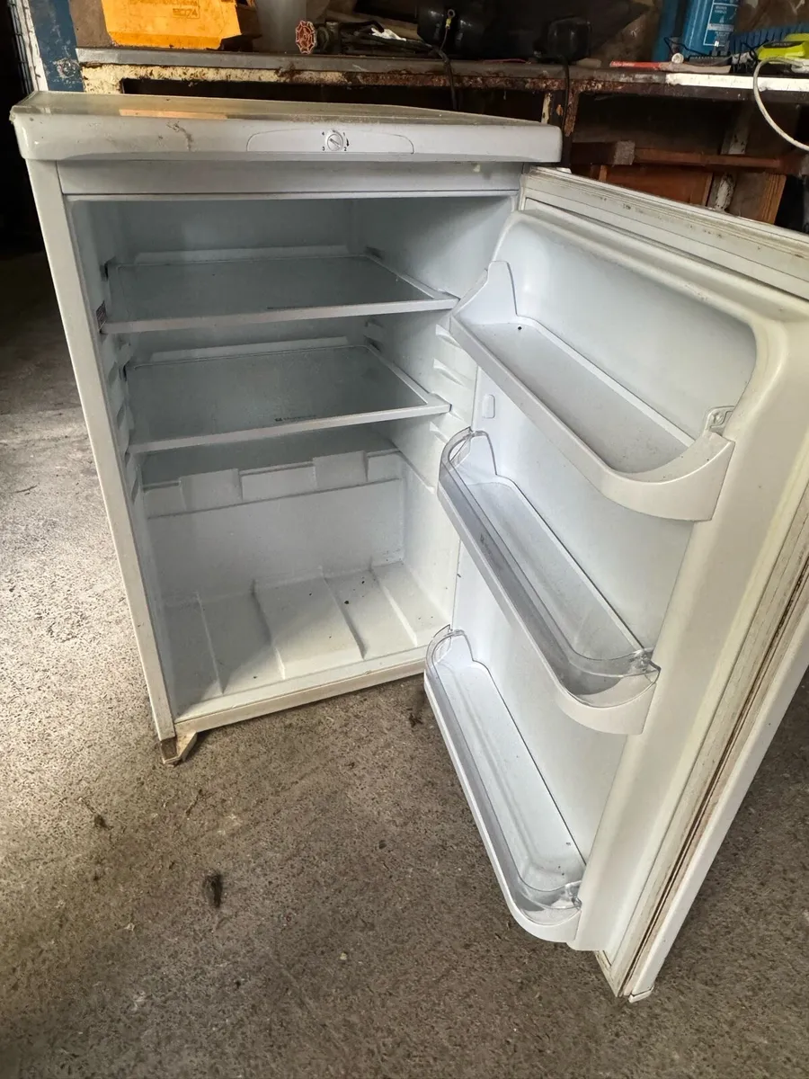 Domestic household fridge - Image 2