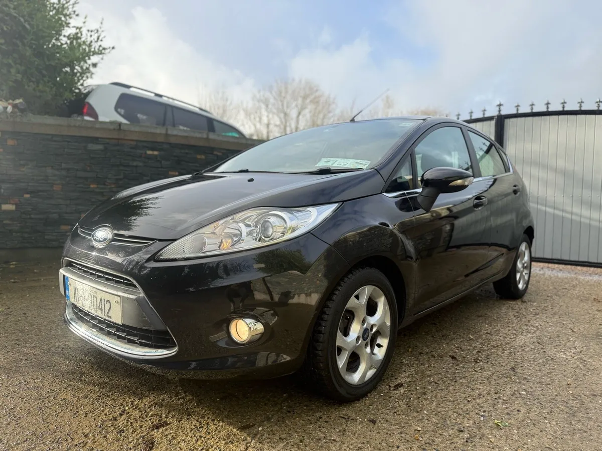2010 Ford fiesta Automatic only 75,000km - Image 2