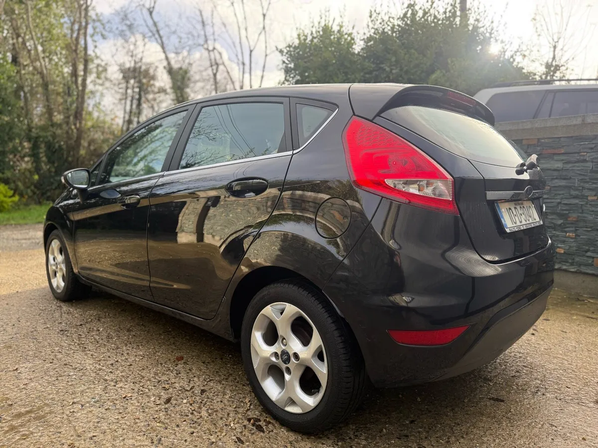2010 Ford fiesta Automatic only 75,000km - Image 4