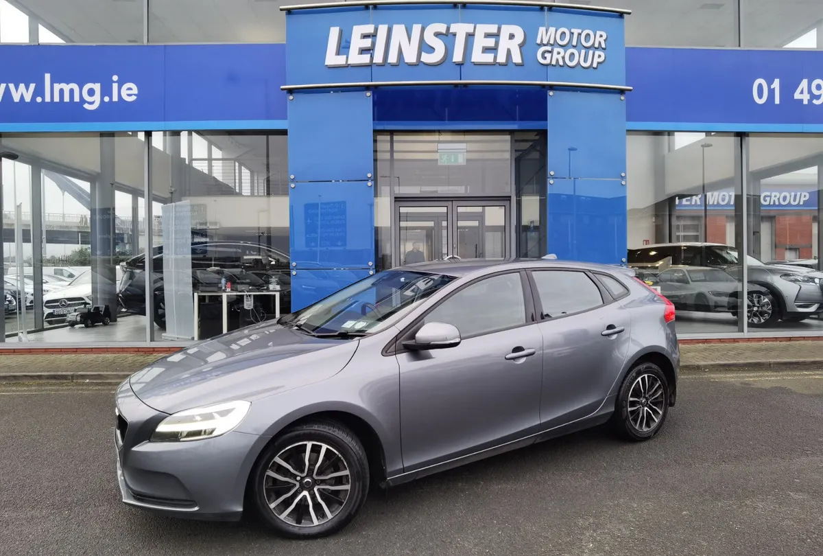 VOLVO V40 2.0 D2 MOMENTUM 120BHP - Image 1
