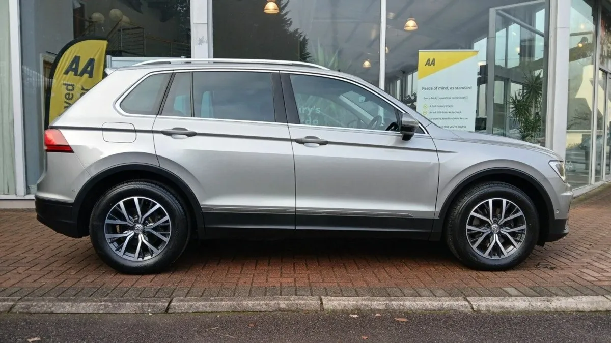 Volkswagen Tiguan 2.0 TDI 150HP Comfortline, FSH, - Image 3