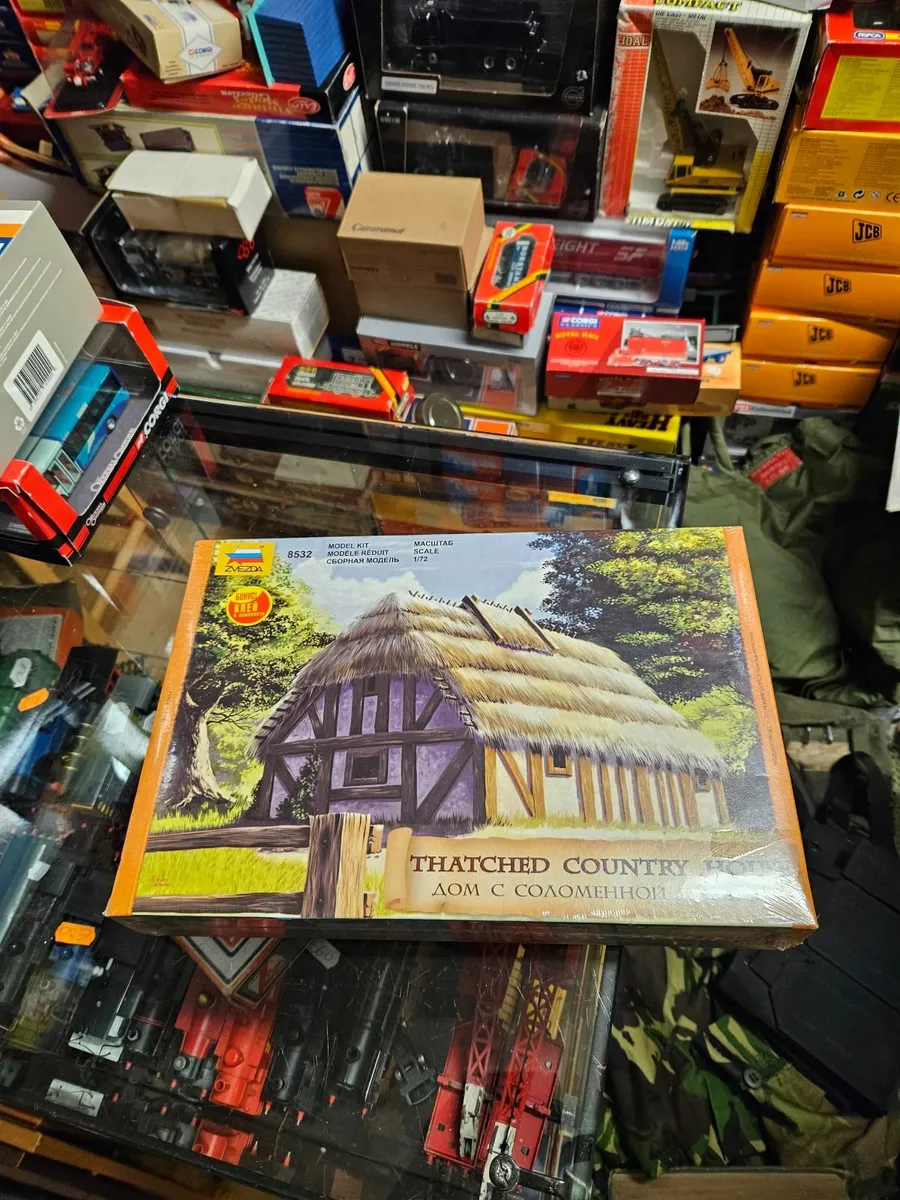 Airfix Zveda Thatched Cottage - Image 1