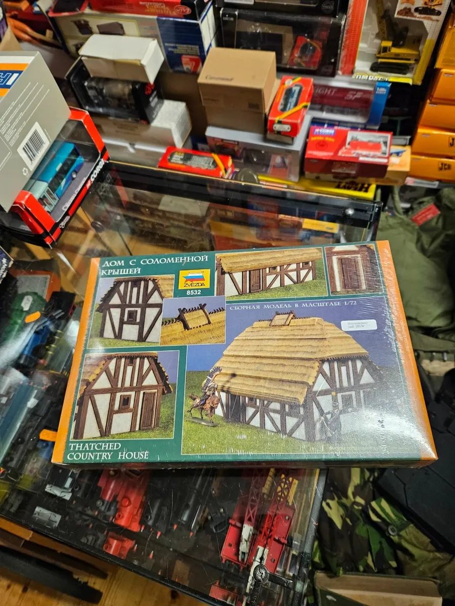 Airfix Zveda Thatched Cottage - Image 2