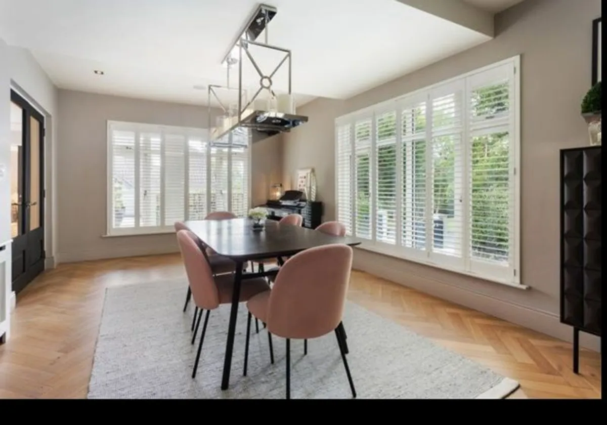 Absolutely stunning designer extendable ( from 6 to 8 /10 chairs)dark oak dining table for sale! A must see!! - Image 1