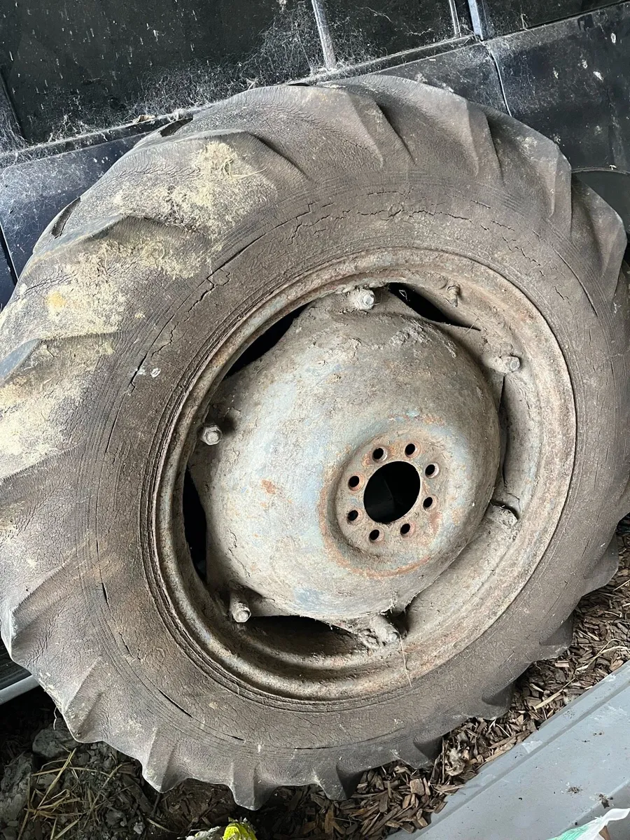 Twin wheels for 135 - Image 1