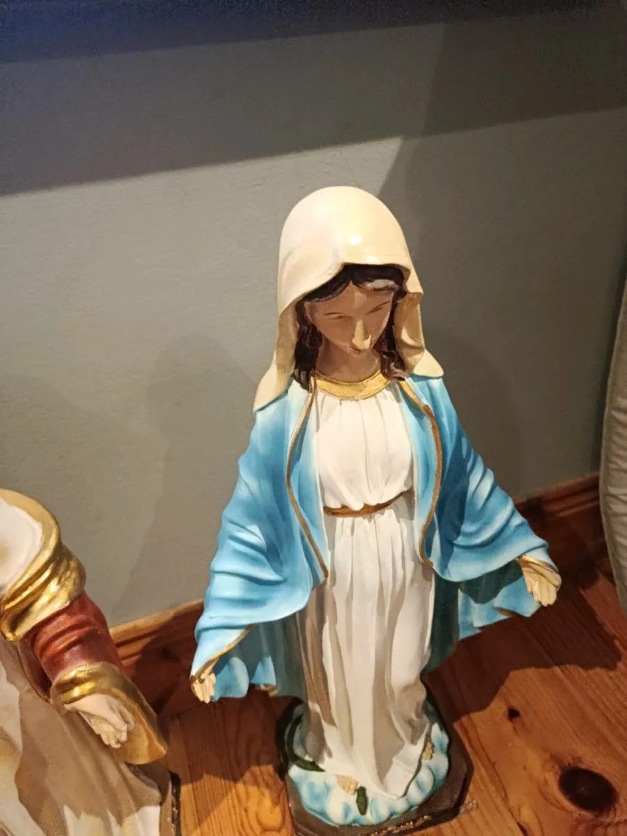 Holy statues - Image 1