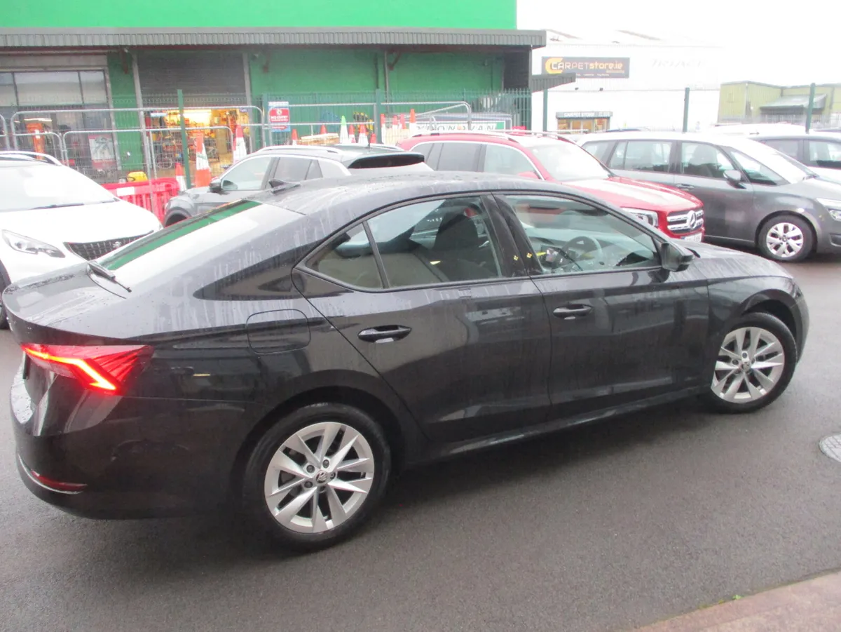 Skoda Octavia Ambition 2.0 TDI 2024 - Image 4