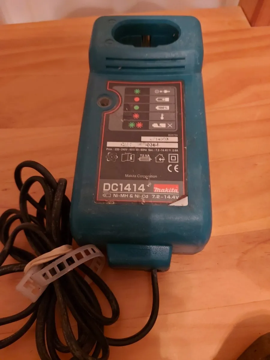 Makita 6835D Cordless Screw Gun Charger & Battery - Image 4